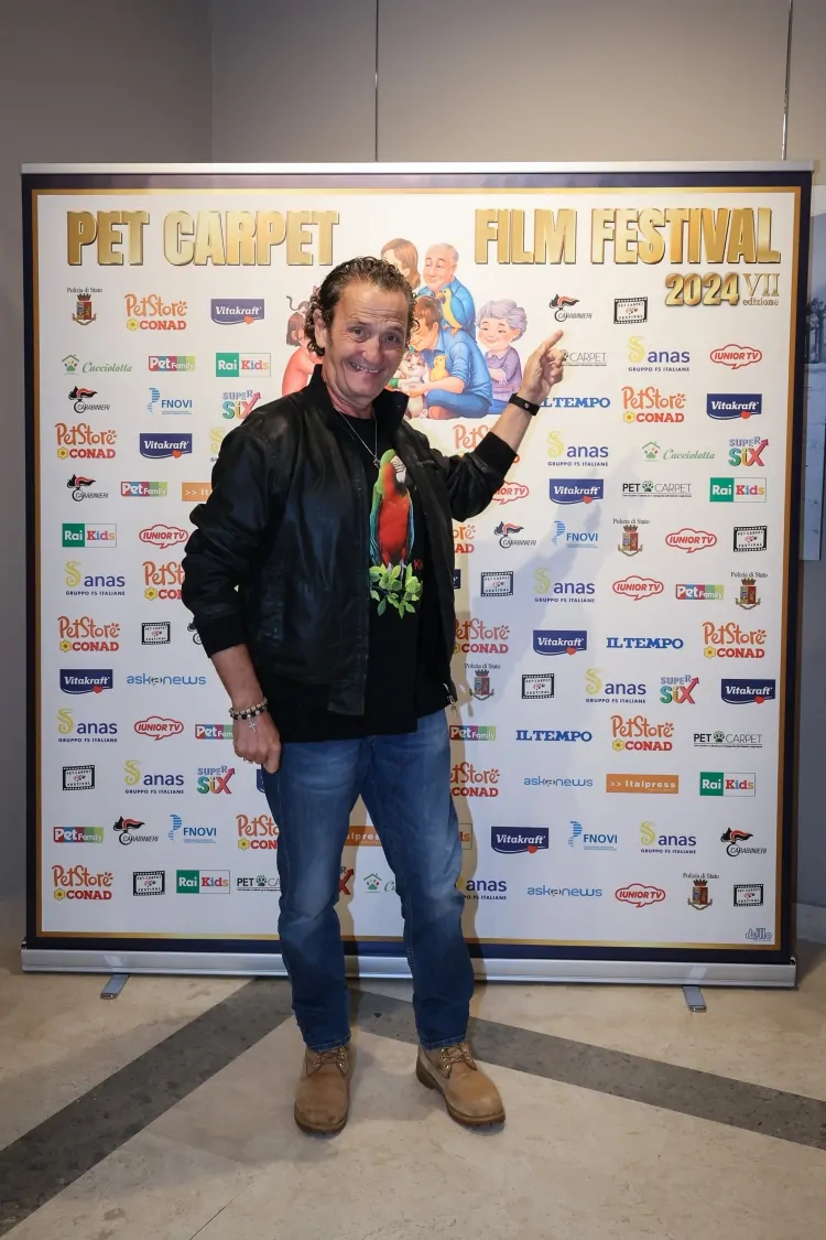 ENZO SALVI, PRESIDENTE DI GIURIA DEL PET CARPET FILM FESTIVAL, RICORDA IL SUO AMATO VICTOR. UNA FERITA ANCORA APERTA NEL SUO RACCONTO AI MICROFONI DEL PROGRAMMA "IO STO CON GLI ANIMALI" SU RADIO 1 RAI