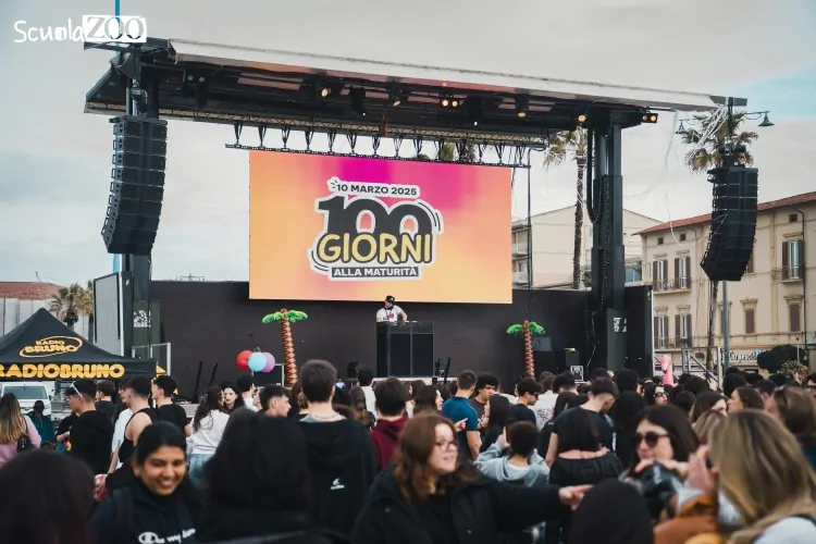 Viareggio, capitale dei maturandi: oltre 15.000 studenti all’evento record per i 100 giorni alla Maturità con ScuolaZoo