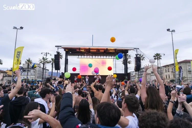 Viareggio, capitale dei maturandi: oltre 15.000 studenti all’evento record per i 100 giorni alla Maturità con ScuolaZoo